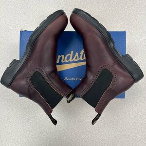 Blundstone Original Women's Hi-Top Chelsea boots in shiraz . Size 6 AU / 9 US